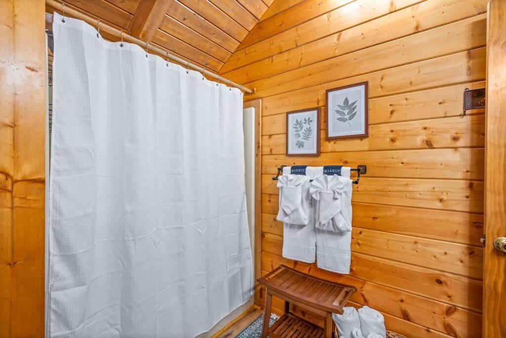 Log Cabin, Hot Tub, Fireplace, Pool Table & Views! Sevierville Exterior foto