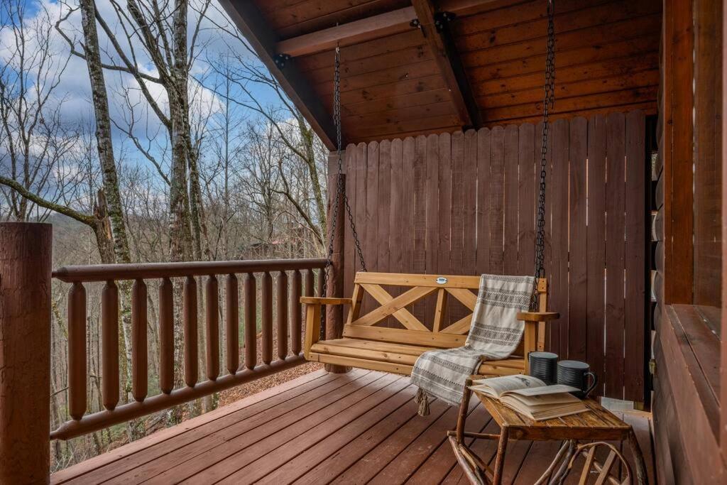 Log Cabin, Hot Tub, Fireplace, Pool Table & Views! Sevierville Exterior foto