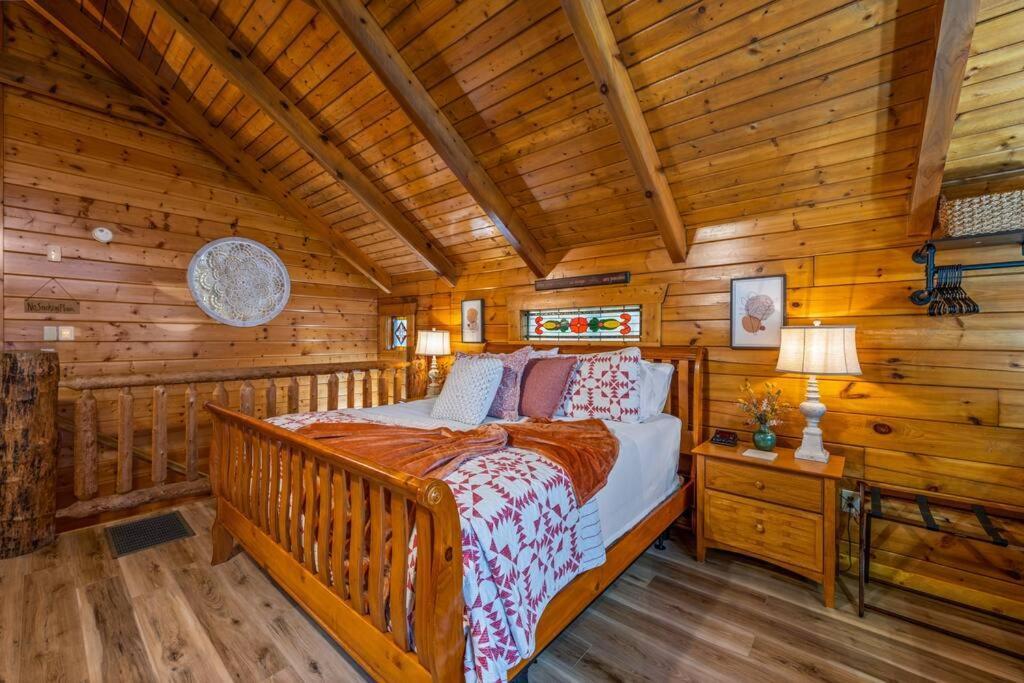 Log Cabin, Hot Tub, Fireplace, Pool Table & Views! Sevierville Exterior foto
